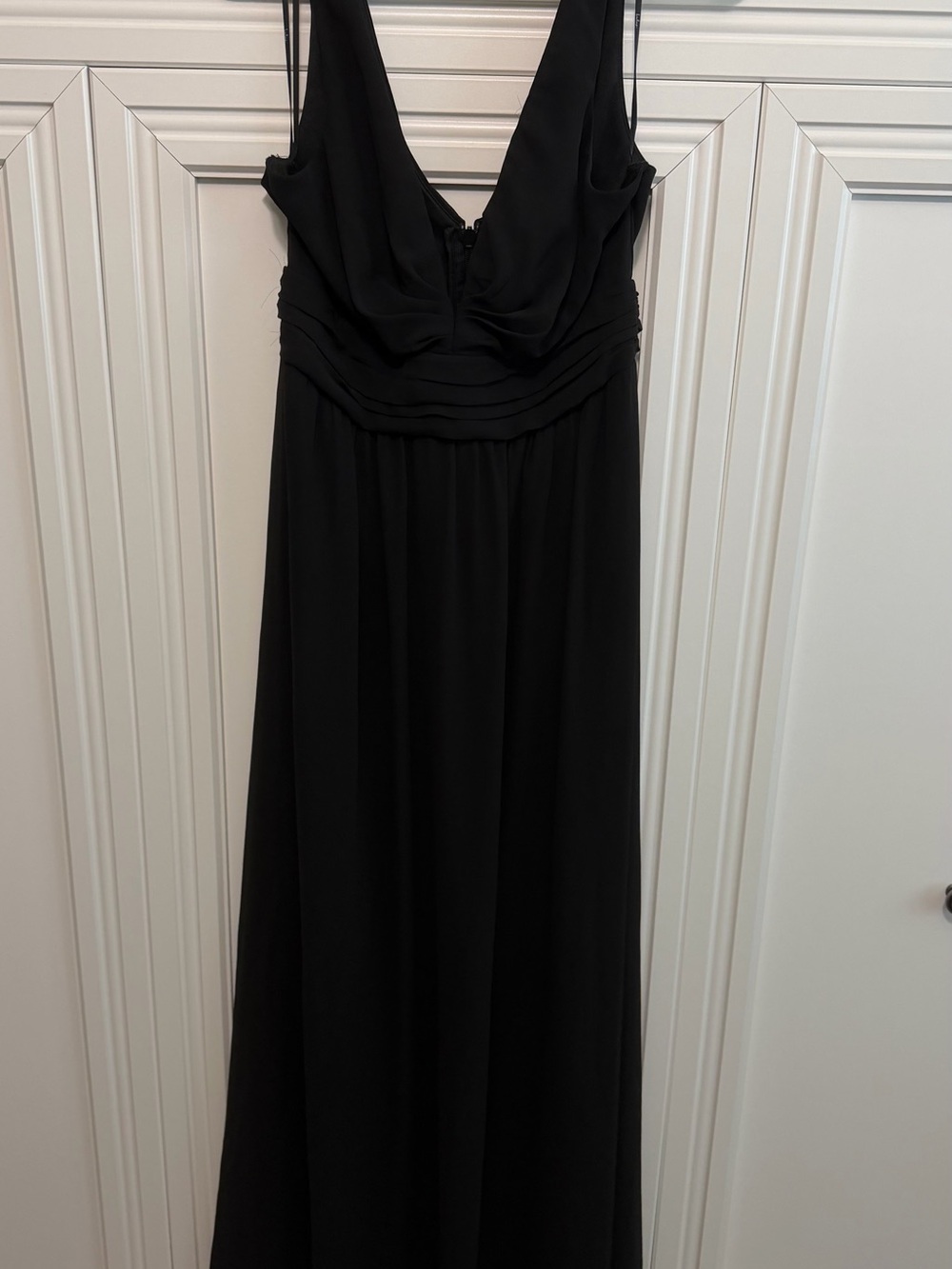 Lulu’s Classic Black V-Neck Evening Dress